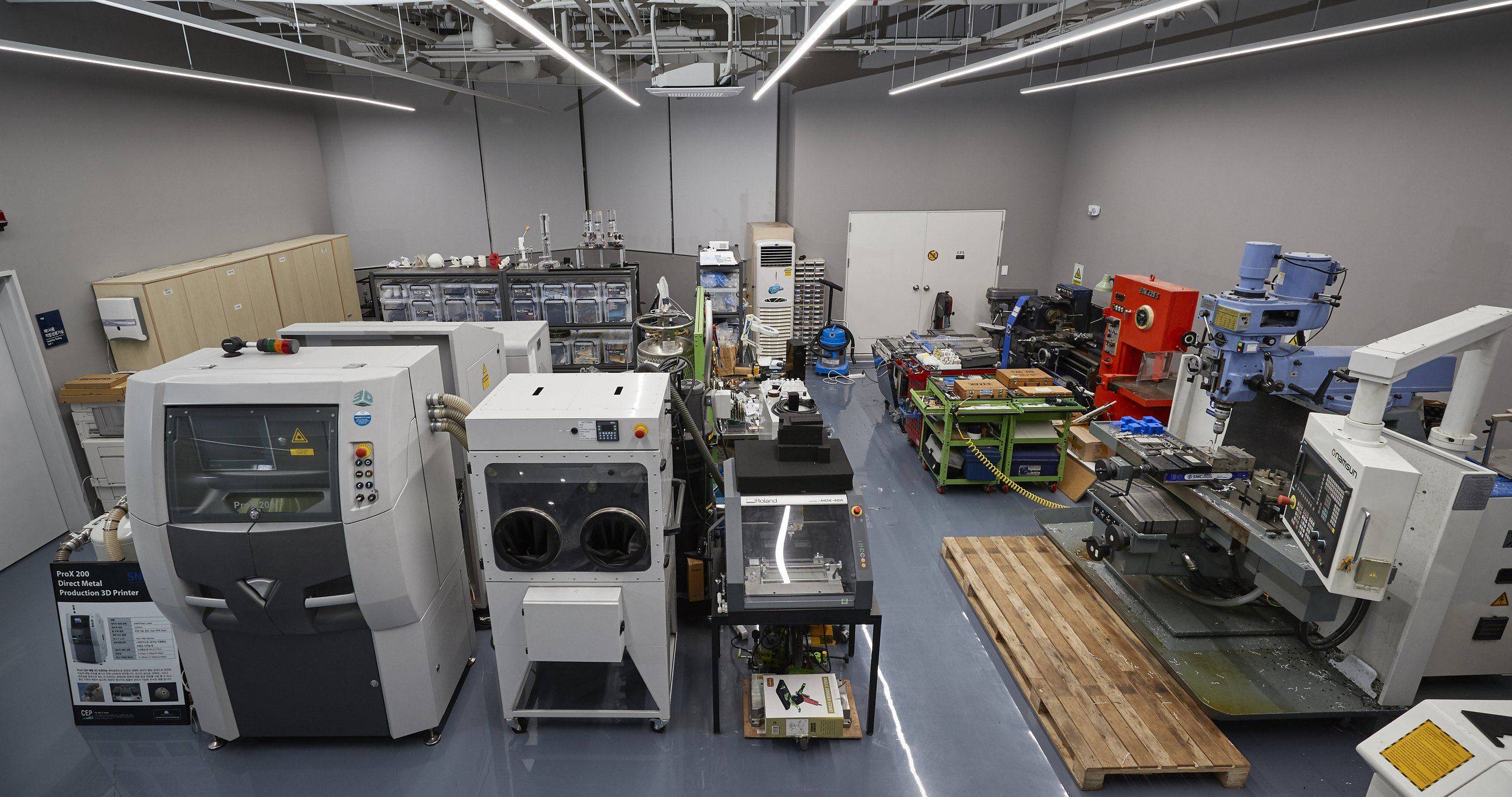 3D printers and machine tools in the Prototype Fabrication Support Lab